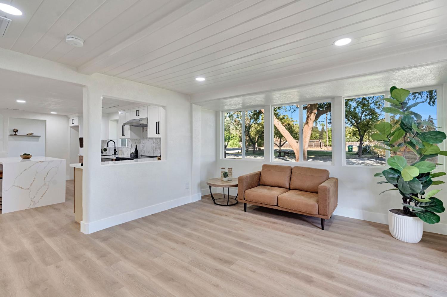 1309 N Temperance Ave, Fresno, CA 93727