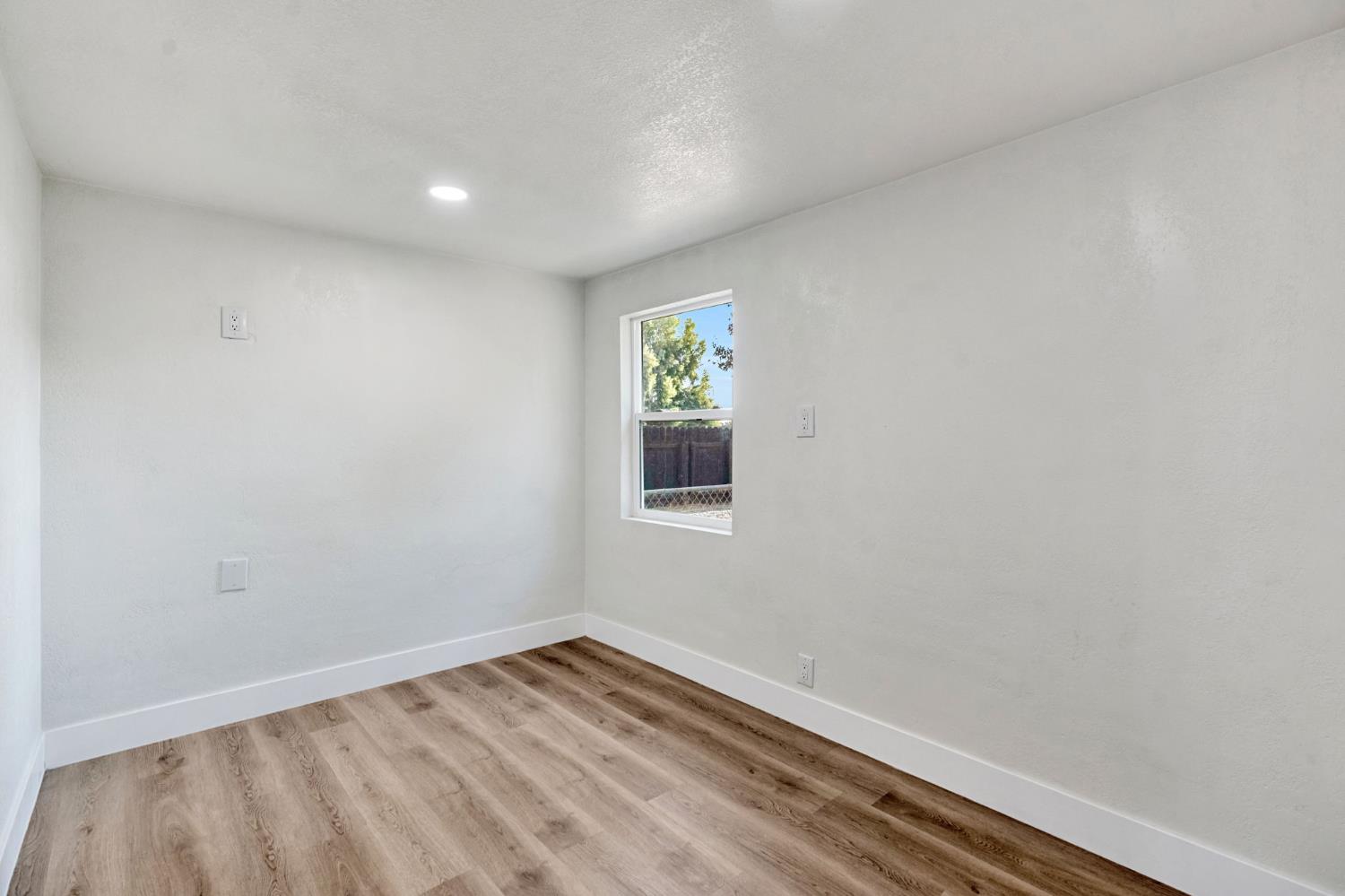 1309 N Temperance Ave, Fresno, CA 93727