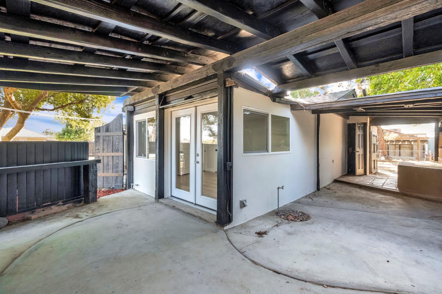 1309 N Temperance Ave, Fresno, CA 93727