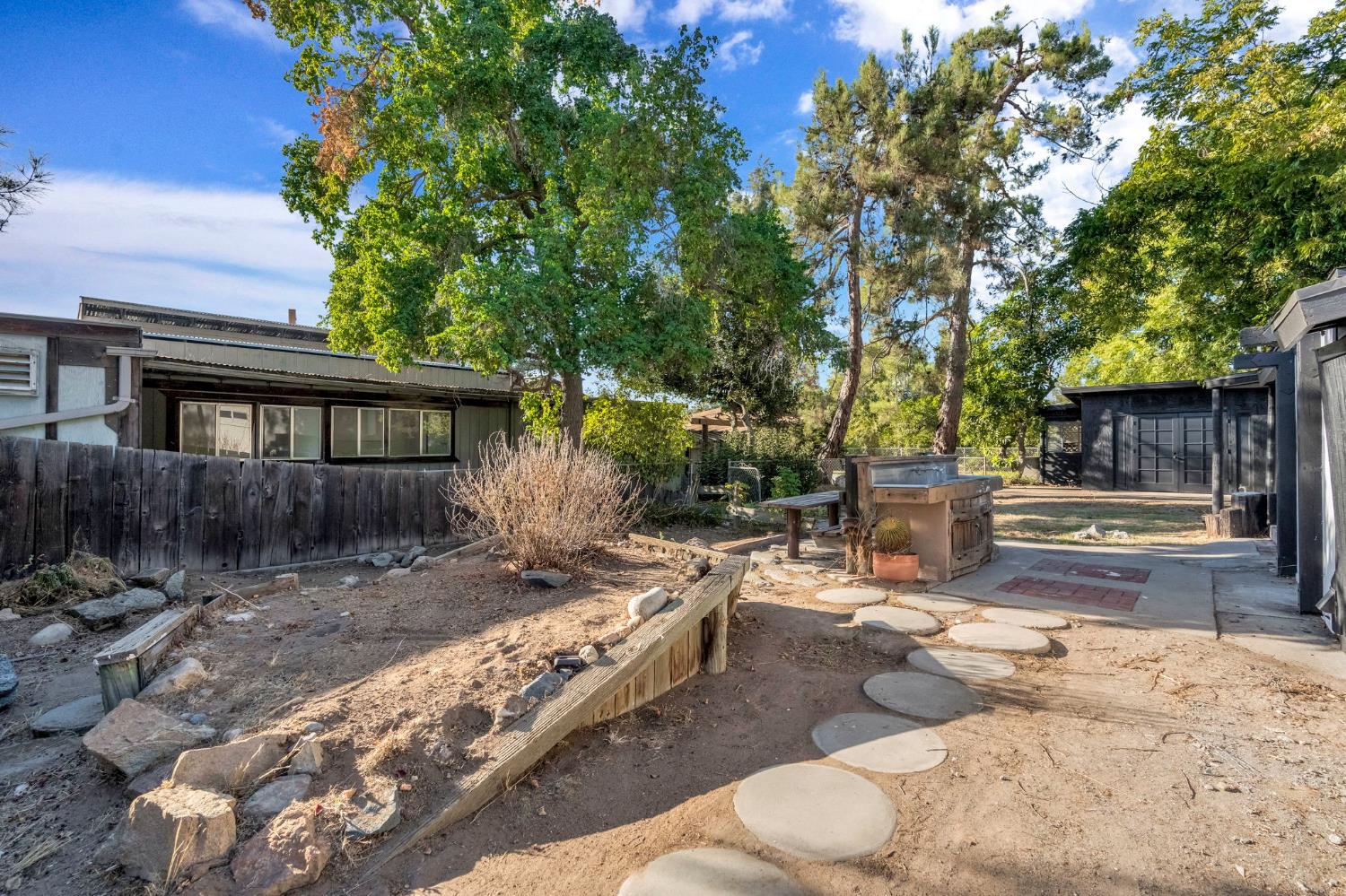 1309 N Temperance Ave, Fresno, CA 93727