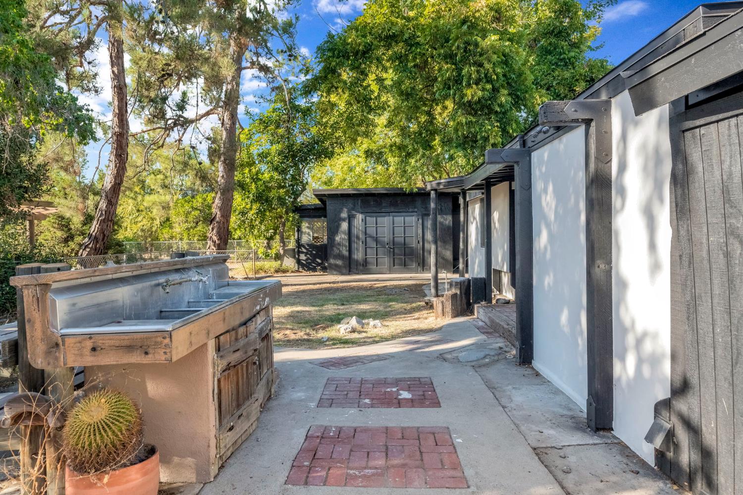 1309 N Temperance Ave, Fresno, CA 93727