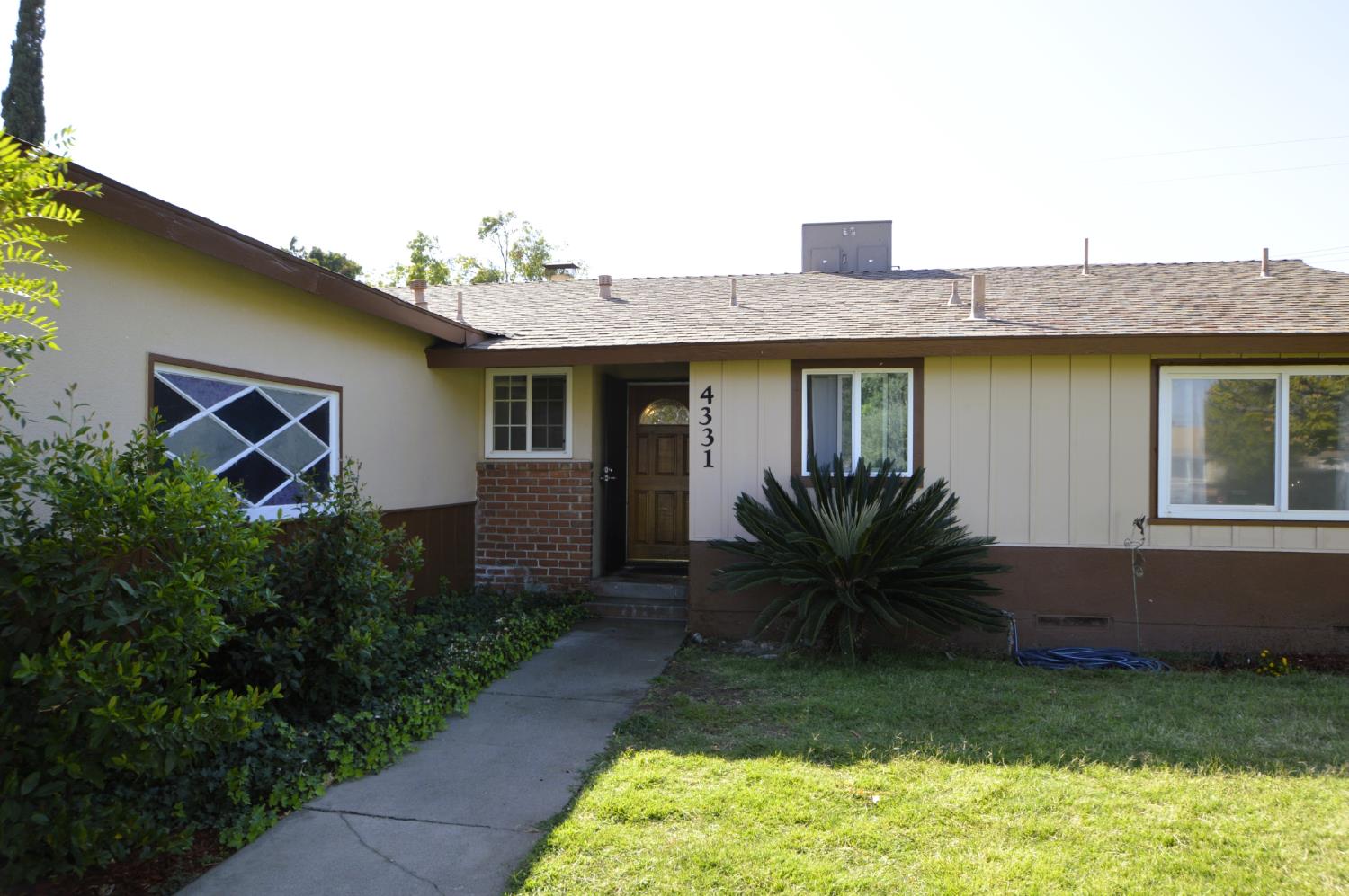 4331 N Gearhart Ave, Fresno, CA 93726