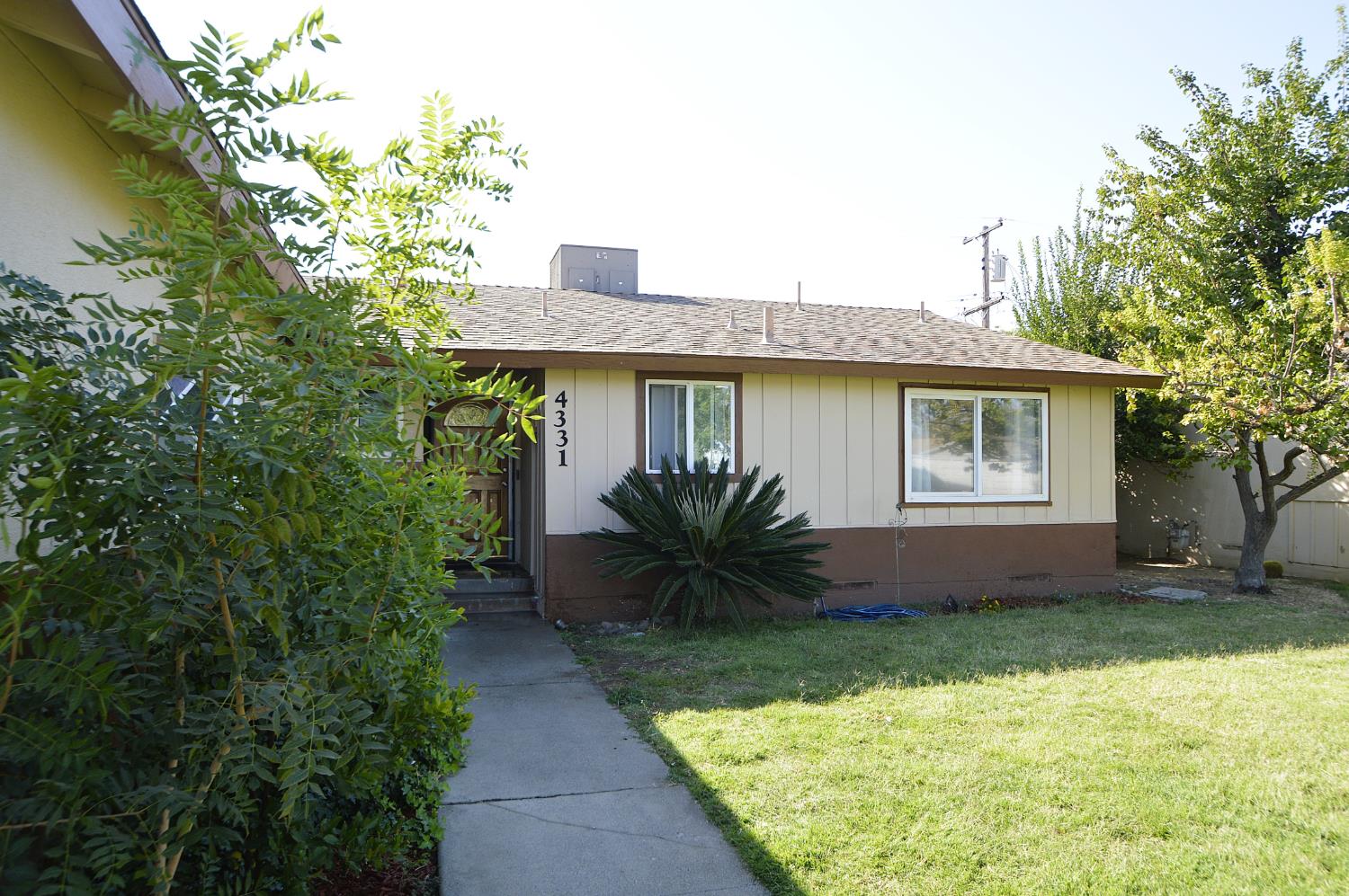 4331 N Gearhart Ave, Fresno, CA 93726
