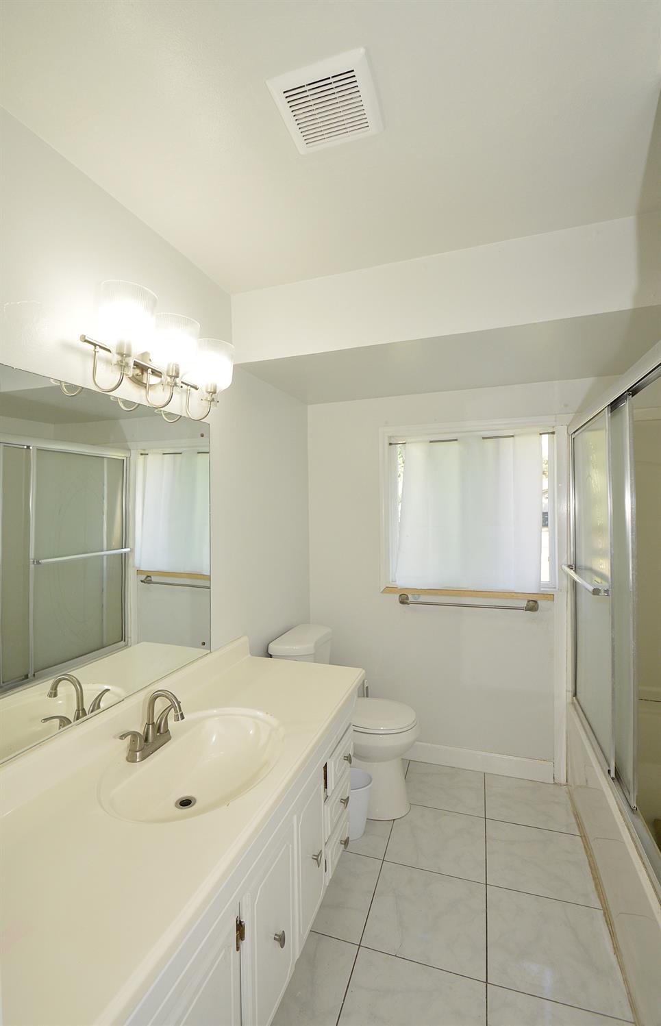 4331 N Gearhart Ave, Fresno, CA 93726