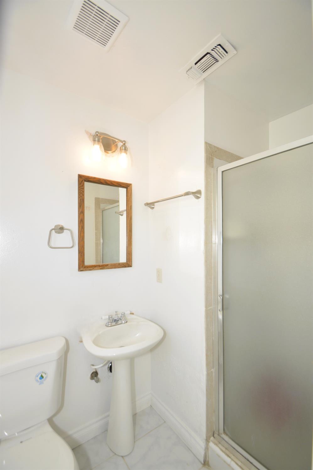 4331 N Gearhart Ave, Fresno, CA 93726