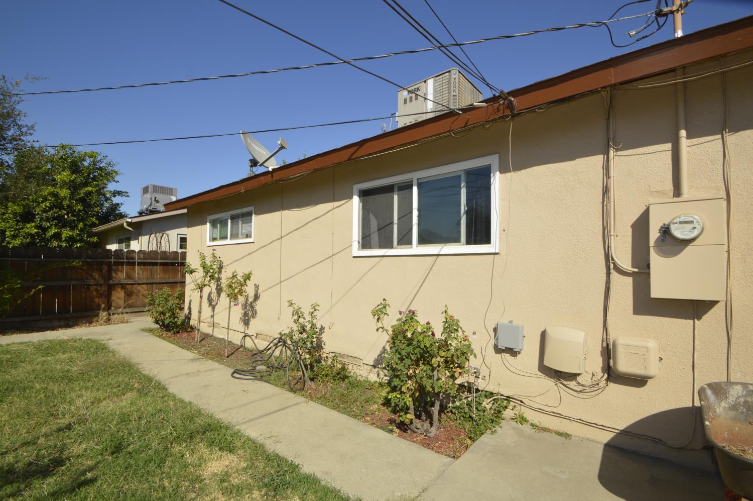 4331 N Gearhart Ave, Fresno, CA 93726