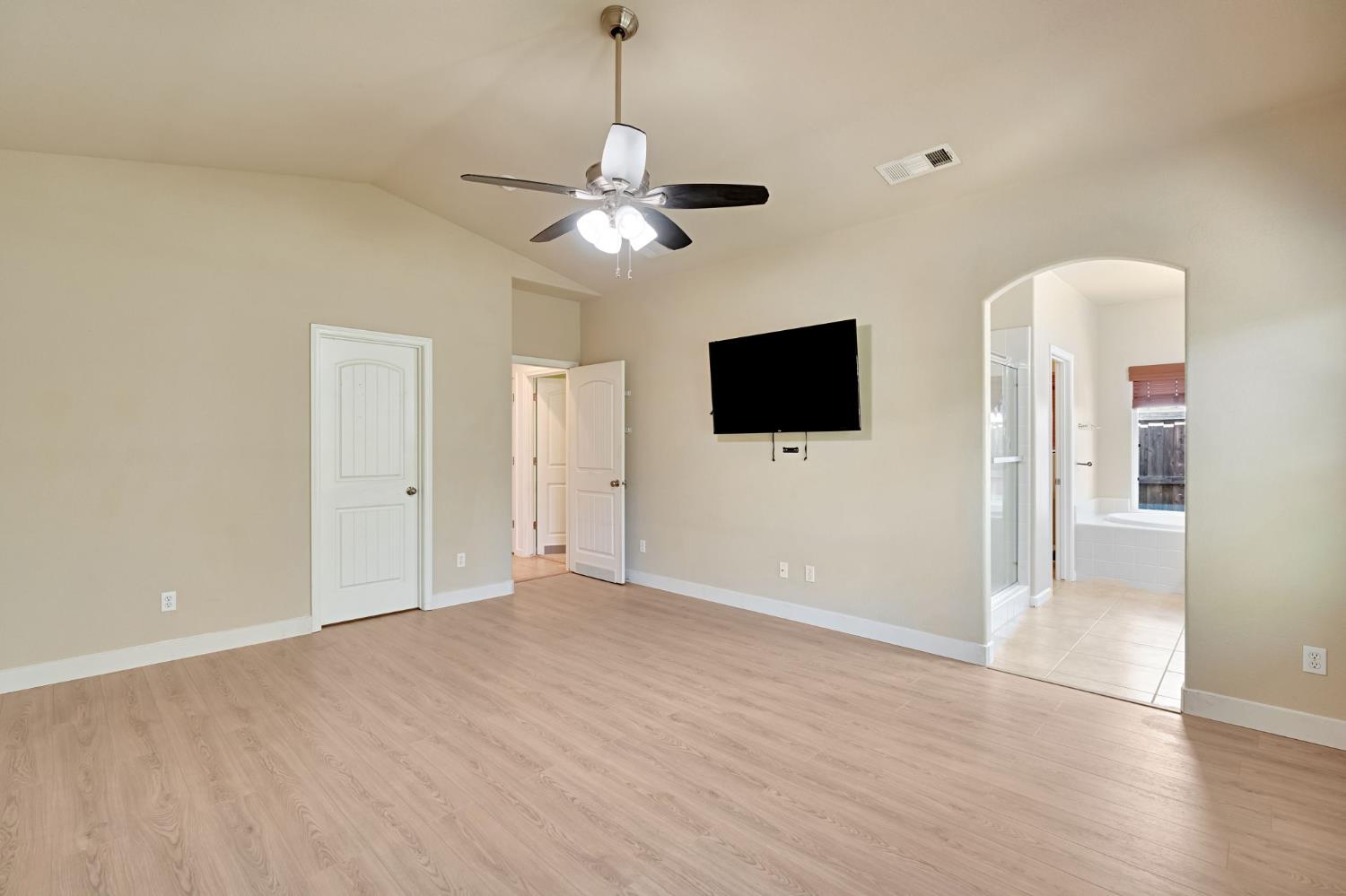5378 N San Clemente N, Fresno, CA 93723