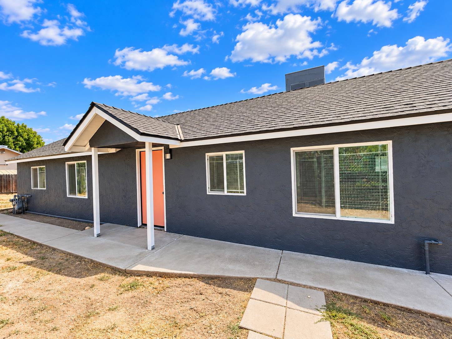 141 W Ashlan Ave, Fresno, CA 93705