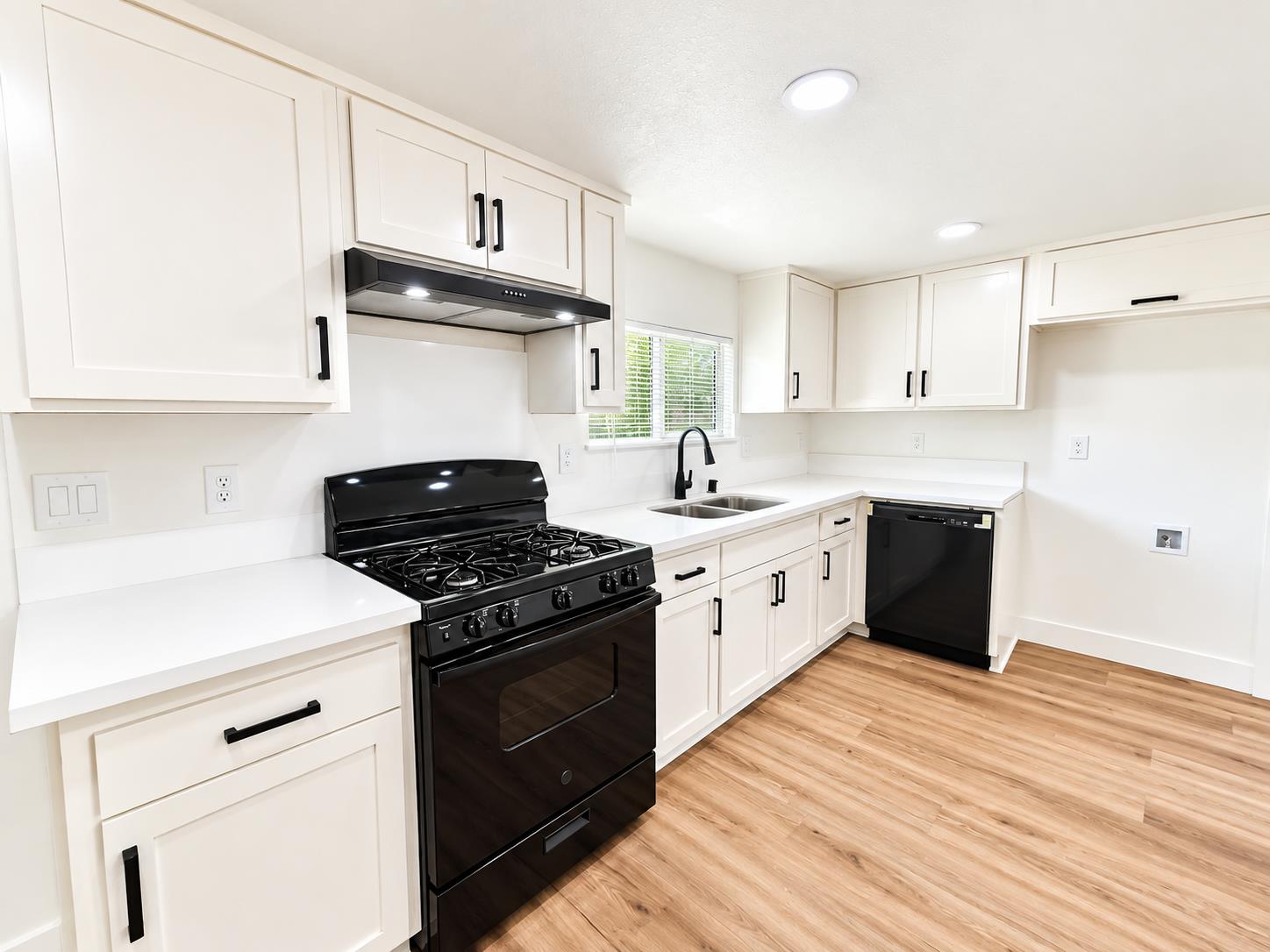 141 W Ashlan Ave, Fresno, CA 93705
