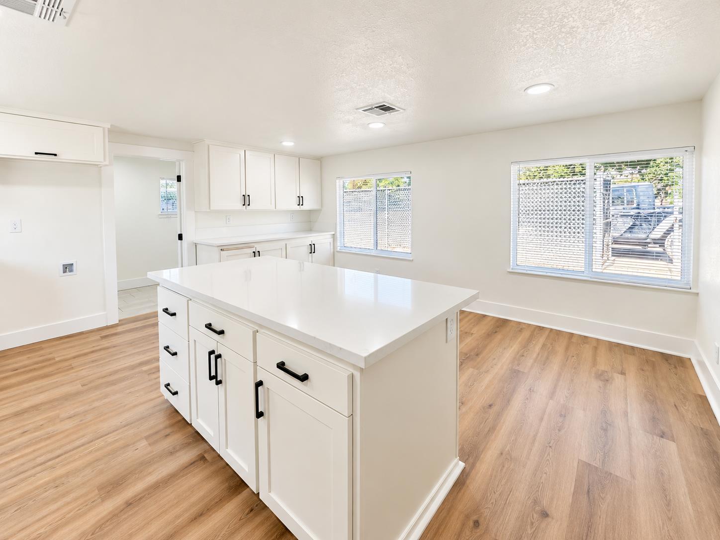 141 W Ashlan Ave, Fresno, CA 93705
