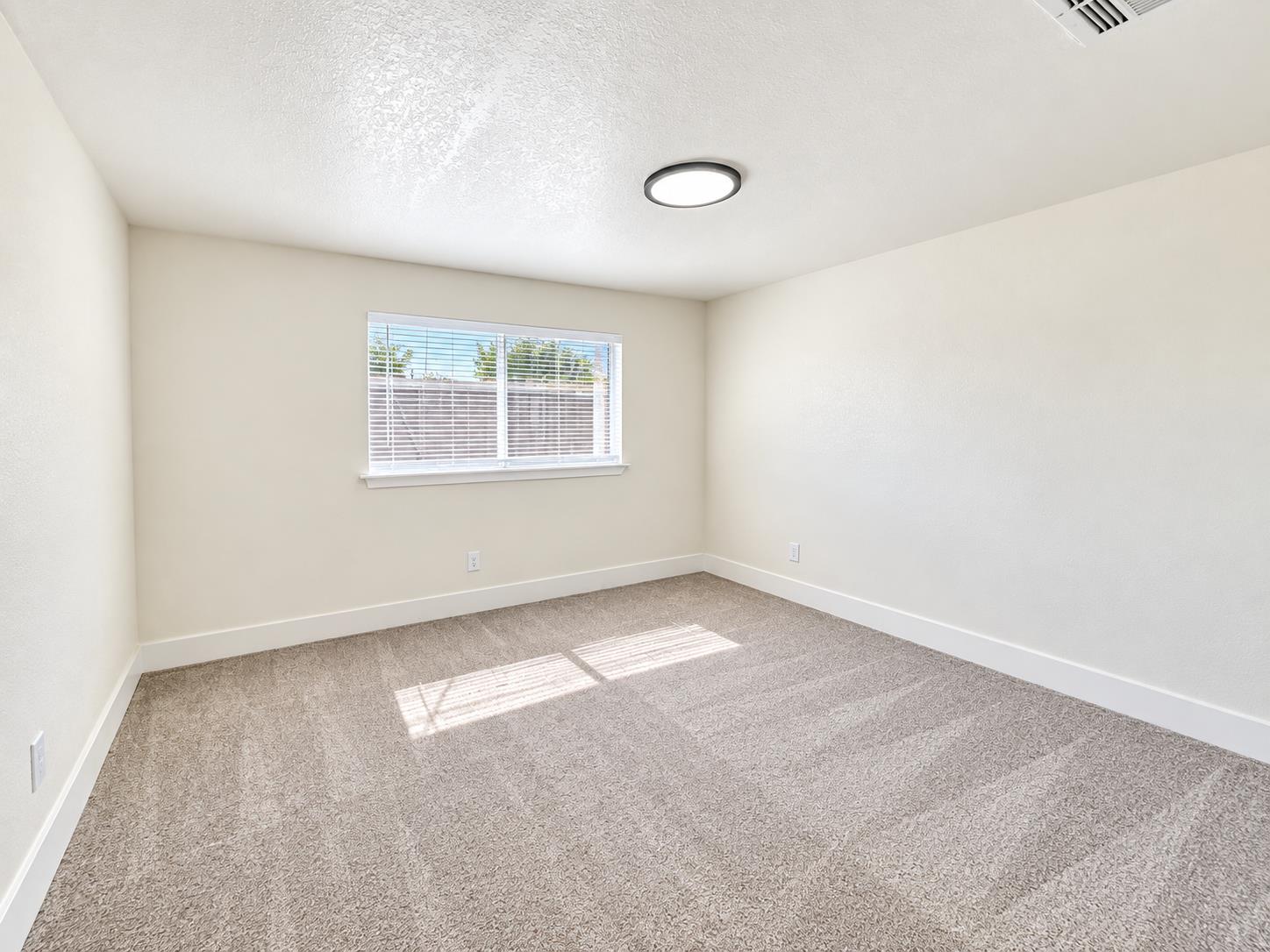 141 W Ashlan Ave, Fresno, CA 93705