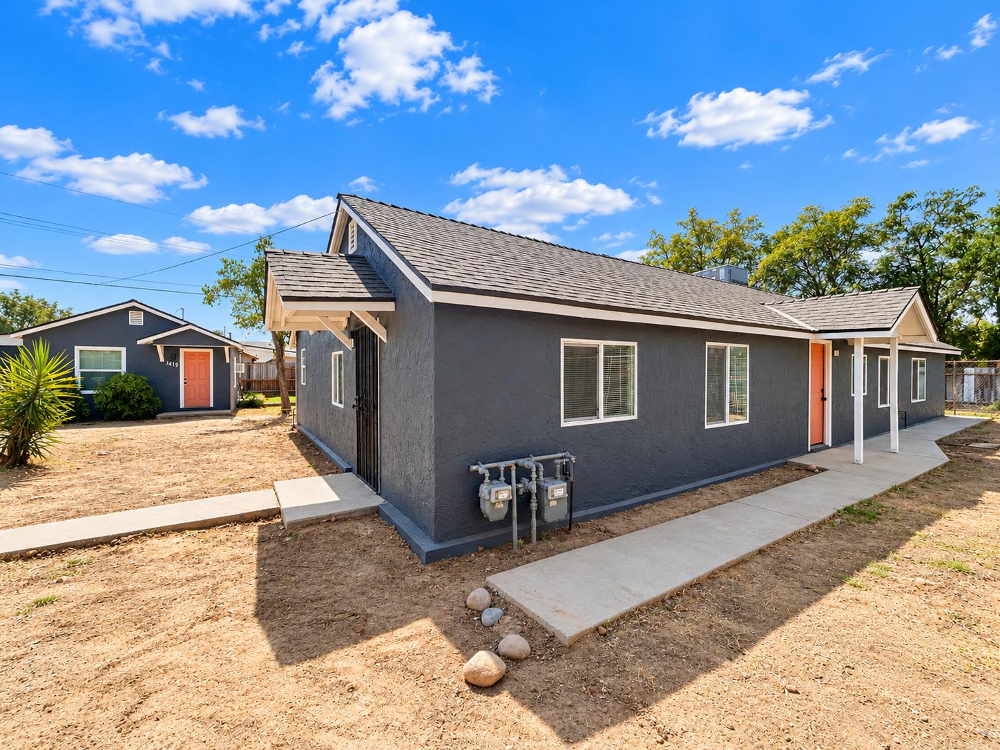 141 W Ashlan Ave, Fresno, CA 93705