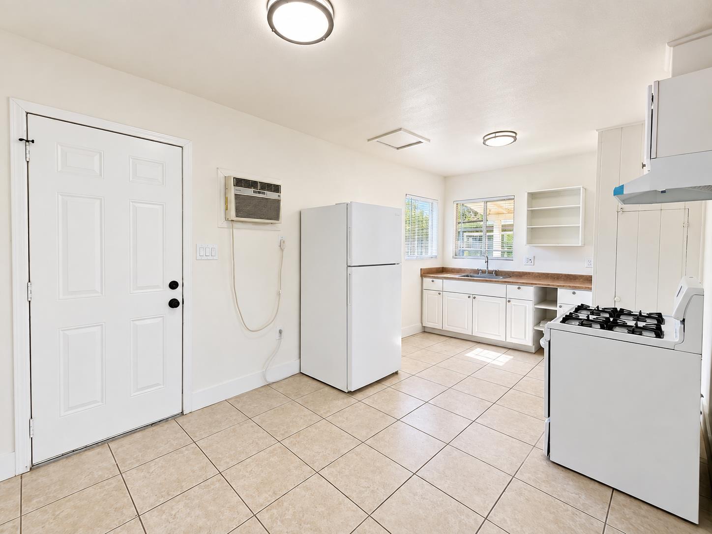 141 W Ashlan Ave, Fresno, CA 93705