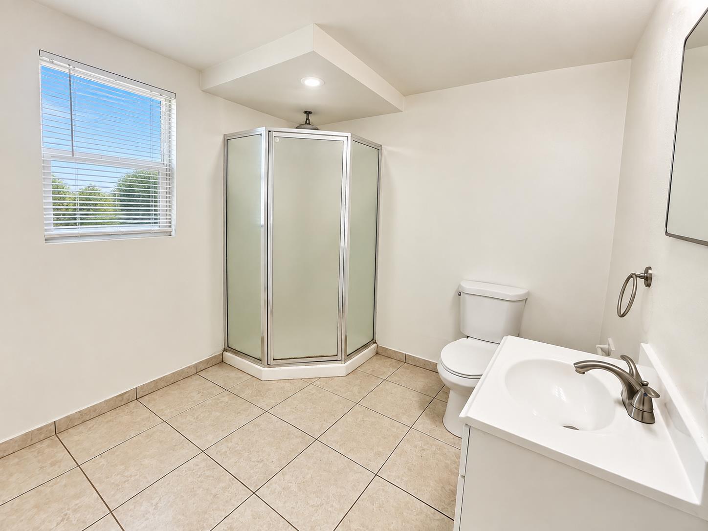 141 W Ashlan Ave, Fresno, CA 93705