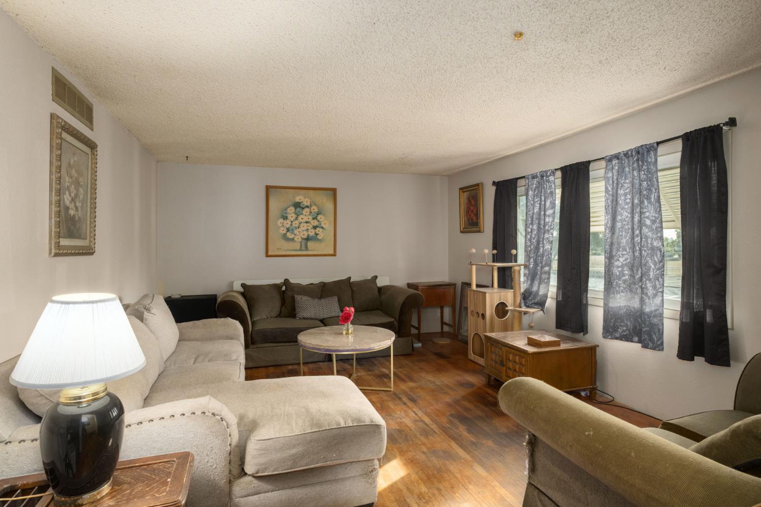 10166 S Highland Ave, Selma, CA 93662
