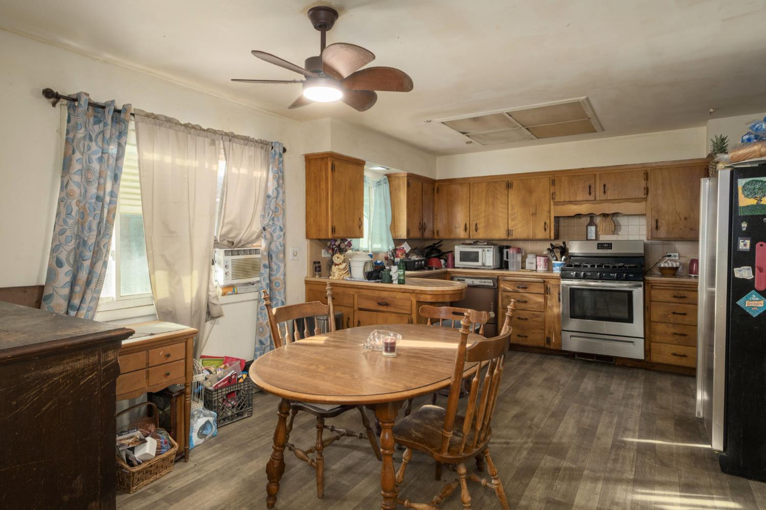 10166 S Highland Ave, Selma, CA 93662