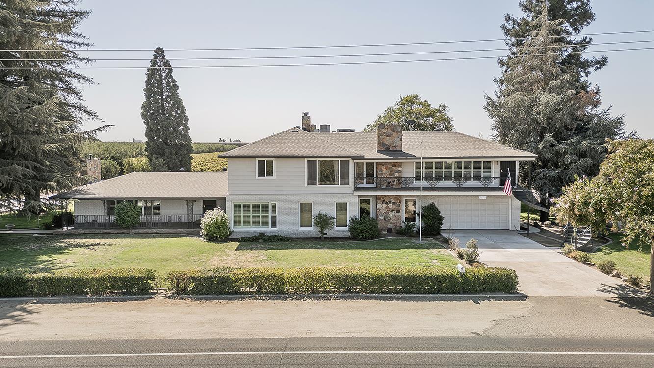 13155 W Shaw Ave, Kerman, CA 93630