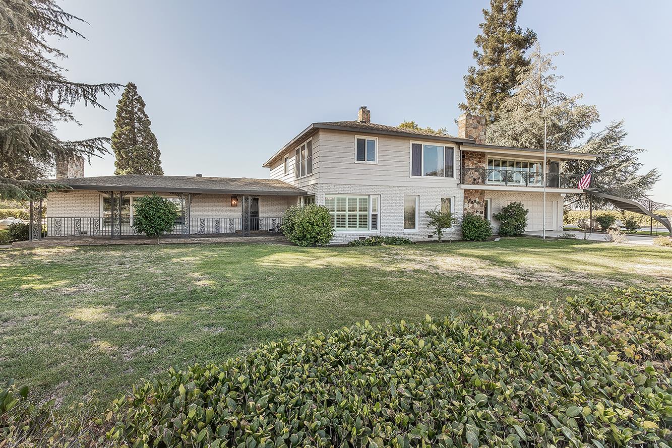 13155 W Shaw Ave, Kerman, CA 93630