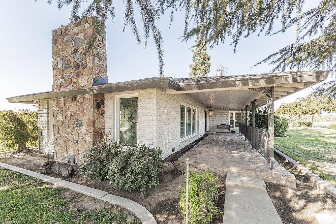 13155 W Shaw Ave, Kerman, CA 93630