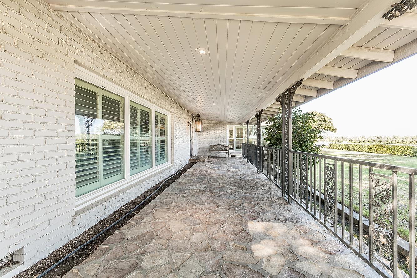 13155 W Shaw Ave, Kerman, CA 93630