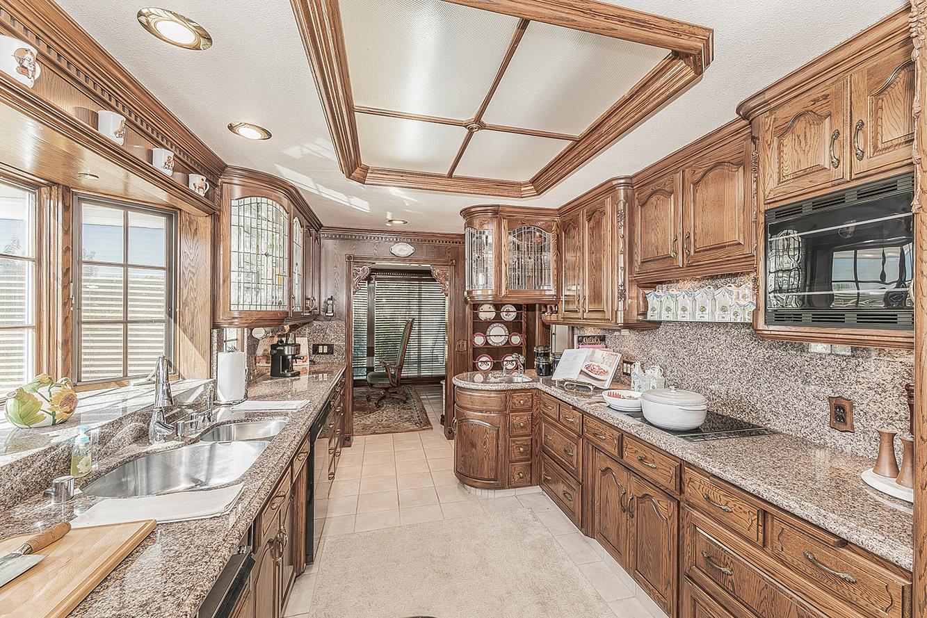 13155 W Shaw Ave, Kerman, CA 93630