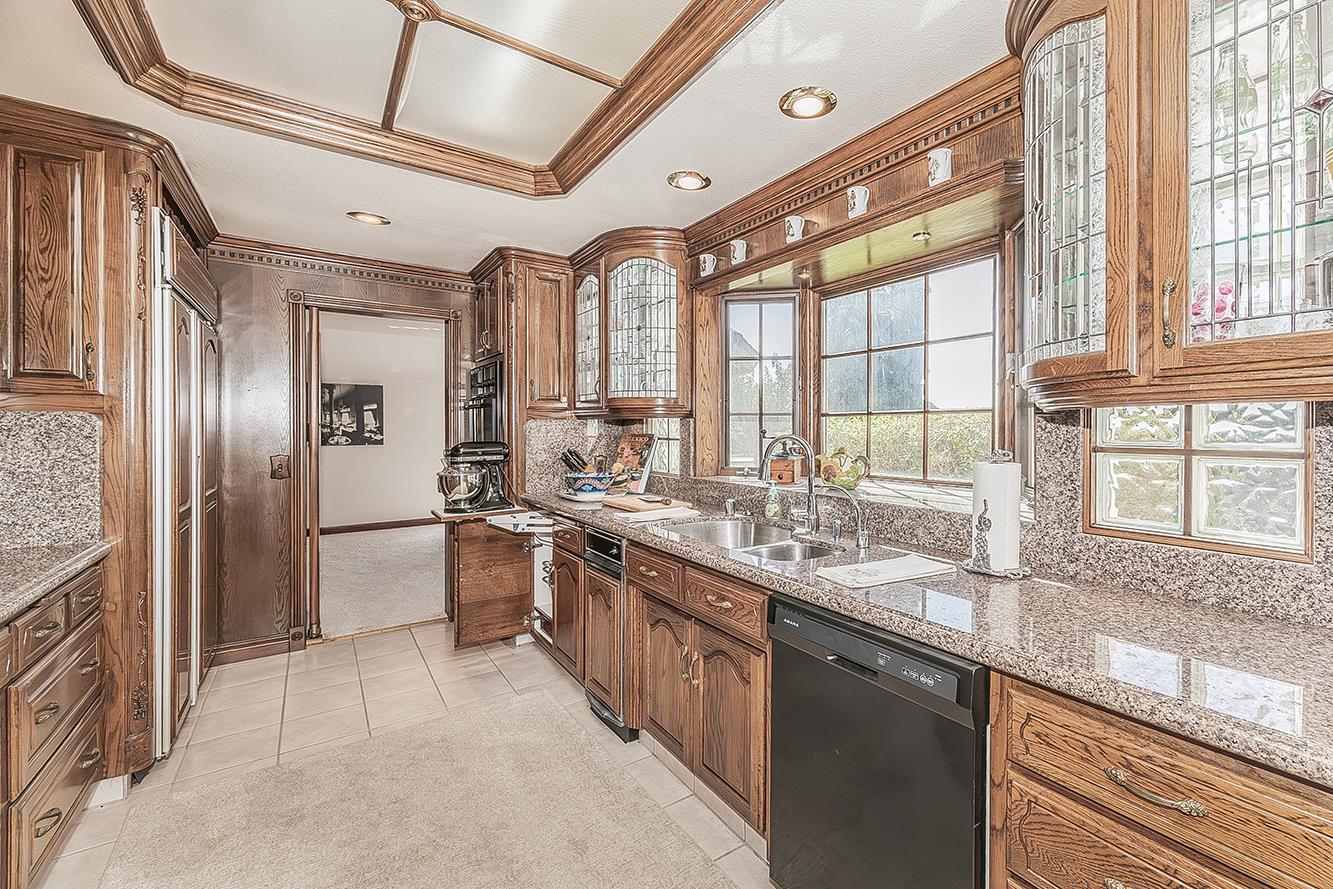 13155 W Shaw Ave, Kerman, CA 93630