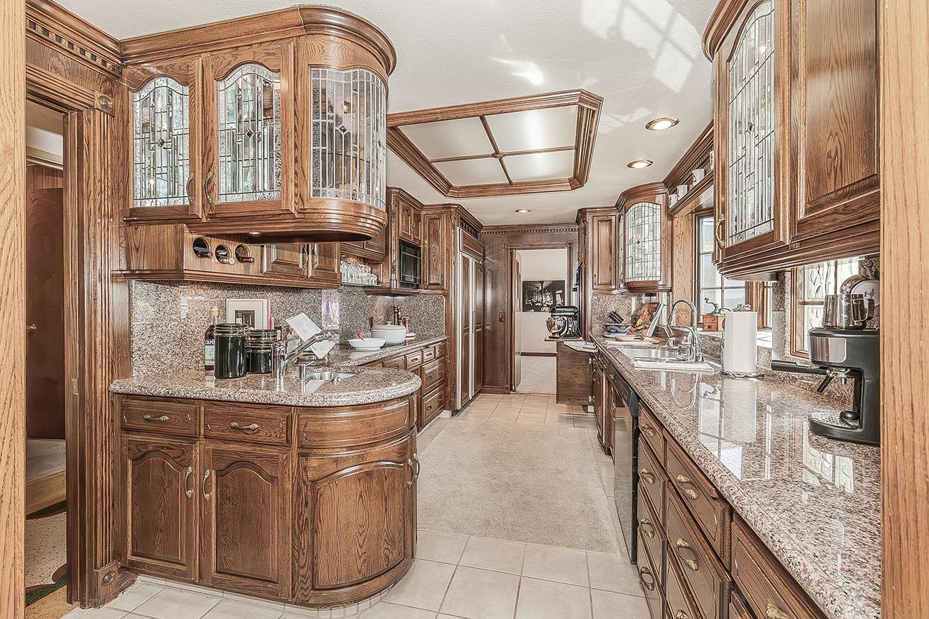 13155 W Shaw Ave, Kerman, CA 93630