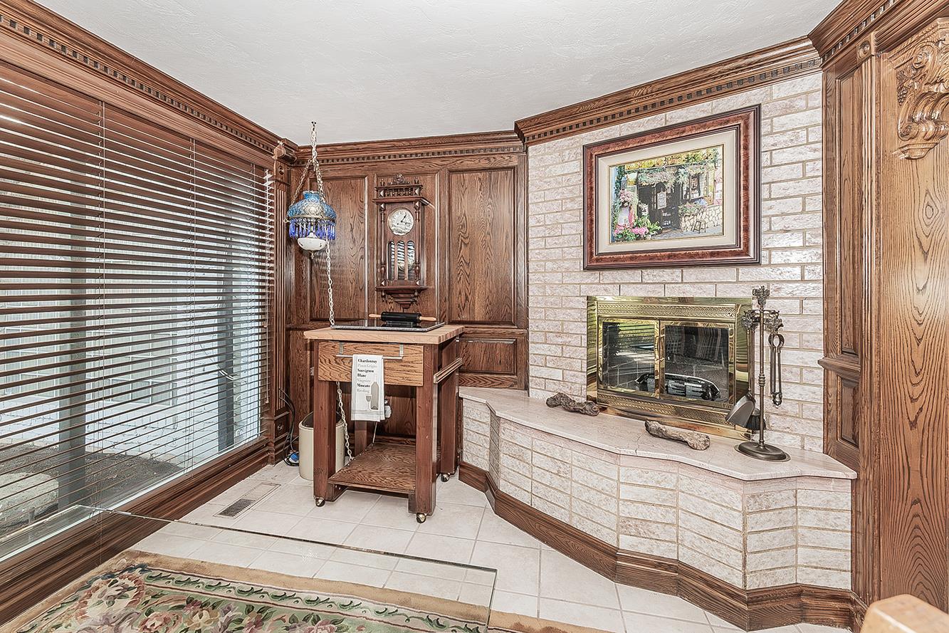 13155 W Shaw Ave, Kerman, CA 93630