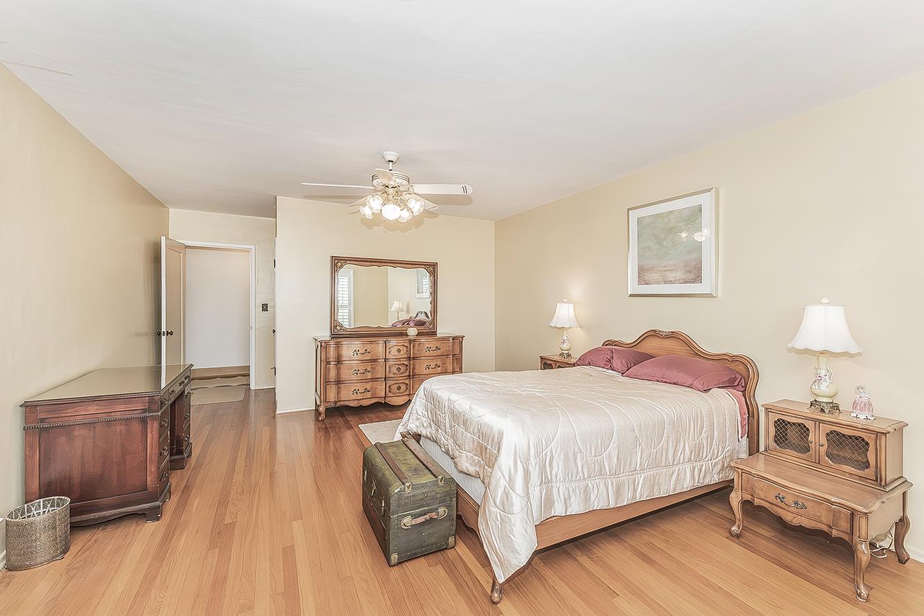 13155 W Shaw Ave, Kerman, CA 93630