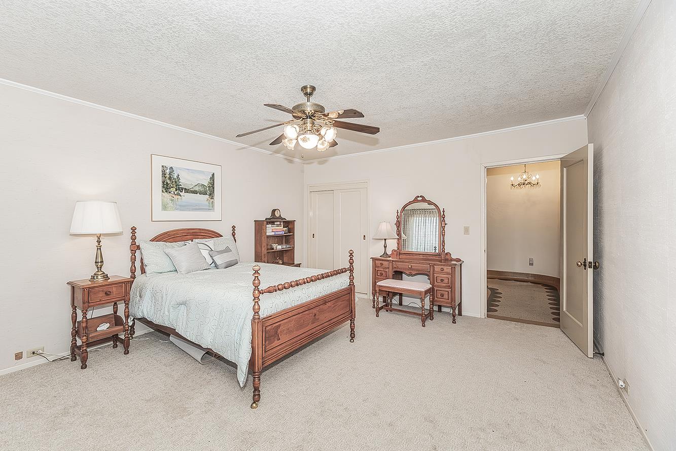 13155 W Shaw Ave, Kerman, CA 93630