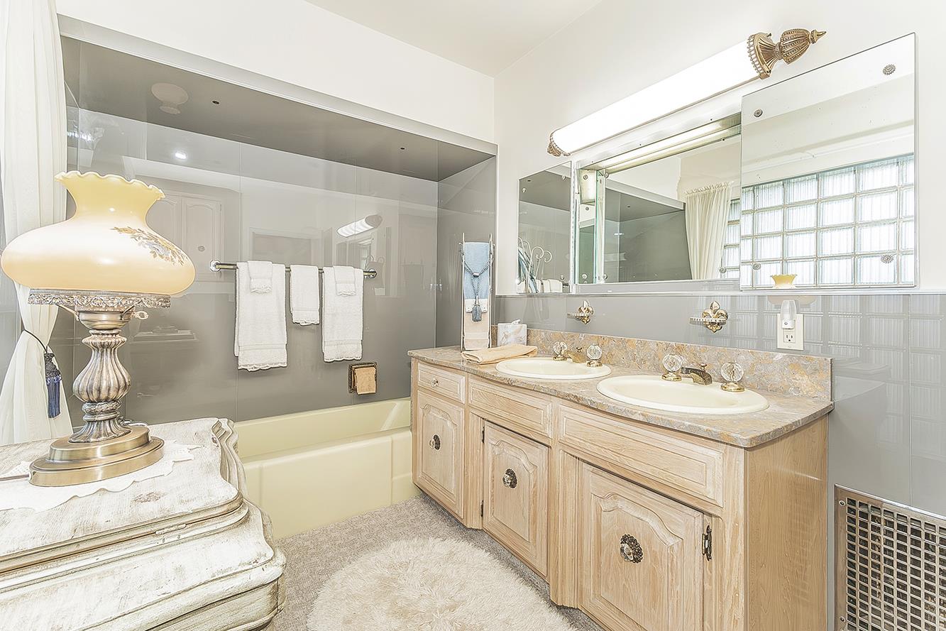 13155 W Shaw Ave, Kerman, CA 93630