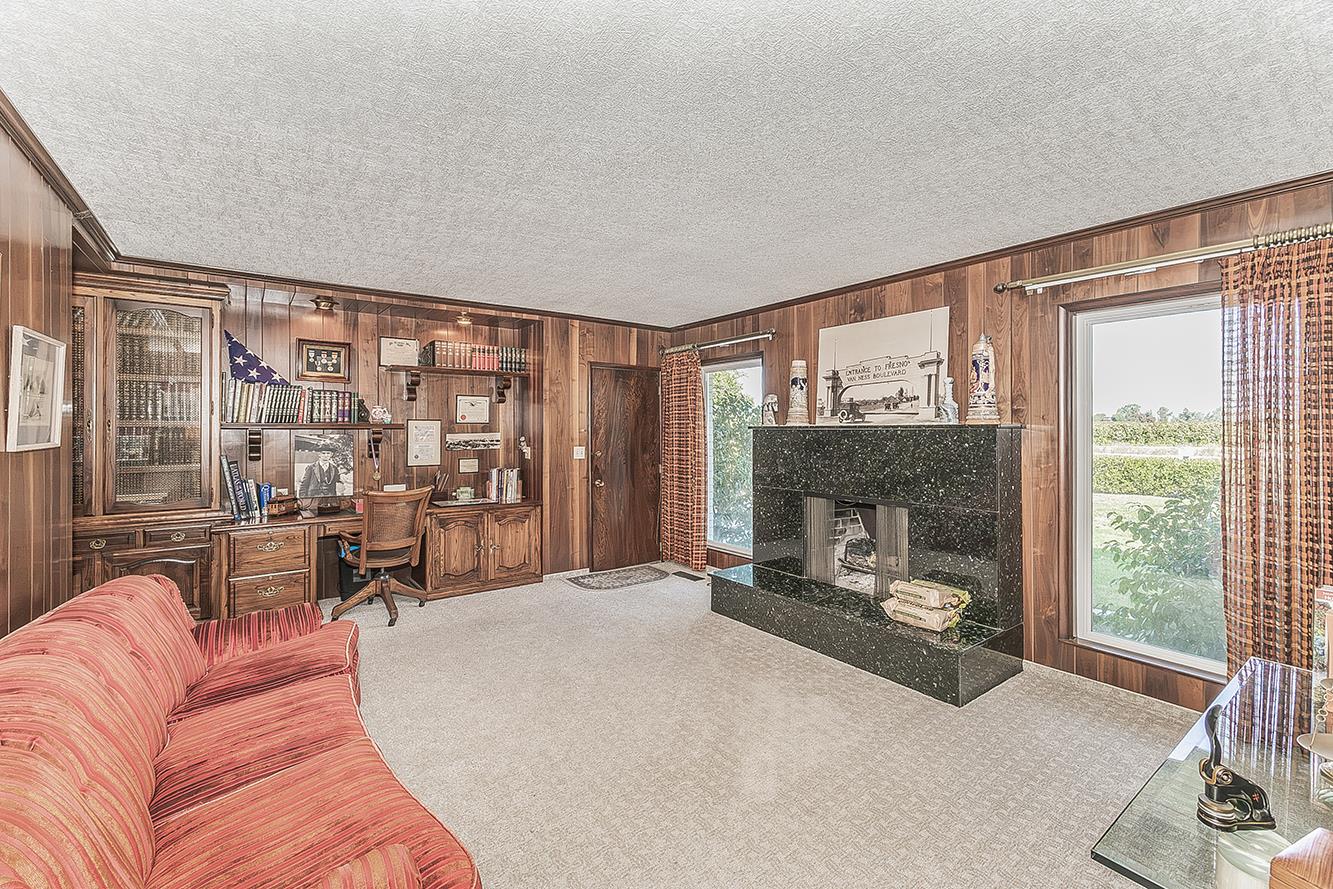 13155 W Shaw Ave, Kerman, CA 93630