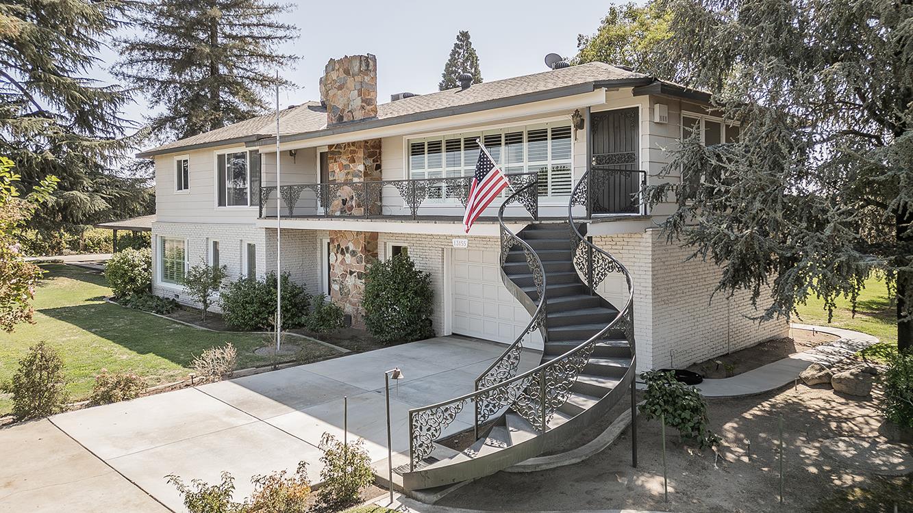 13155 W Shaw Ave, Kerman, CA 93630