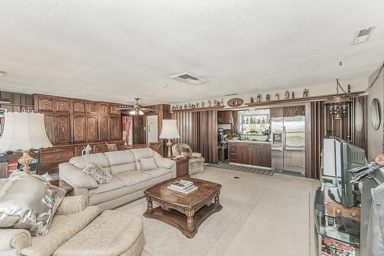 13155 W Shaw Ave, Kerman, CA 93630