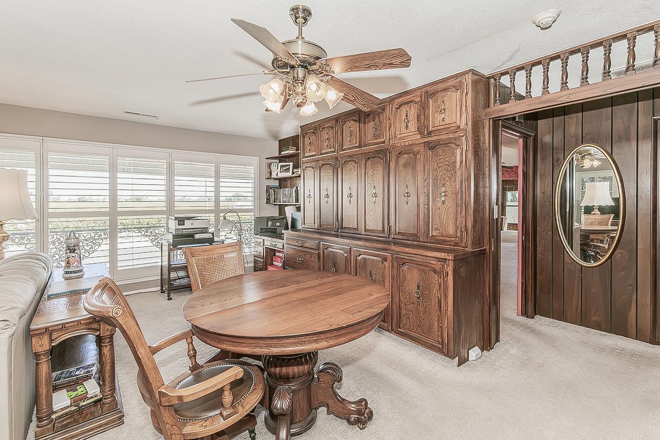 13155 W Shaw Ave, Kerman, CA 93630