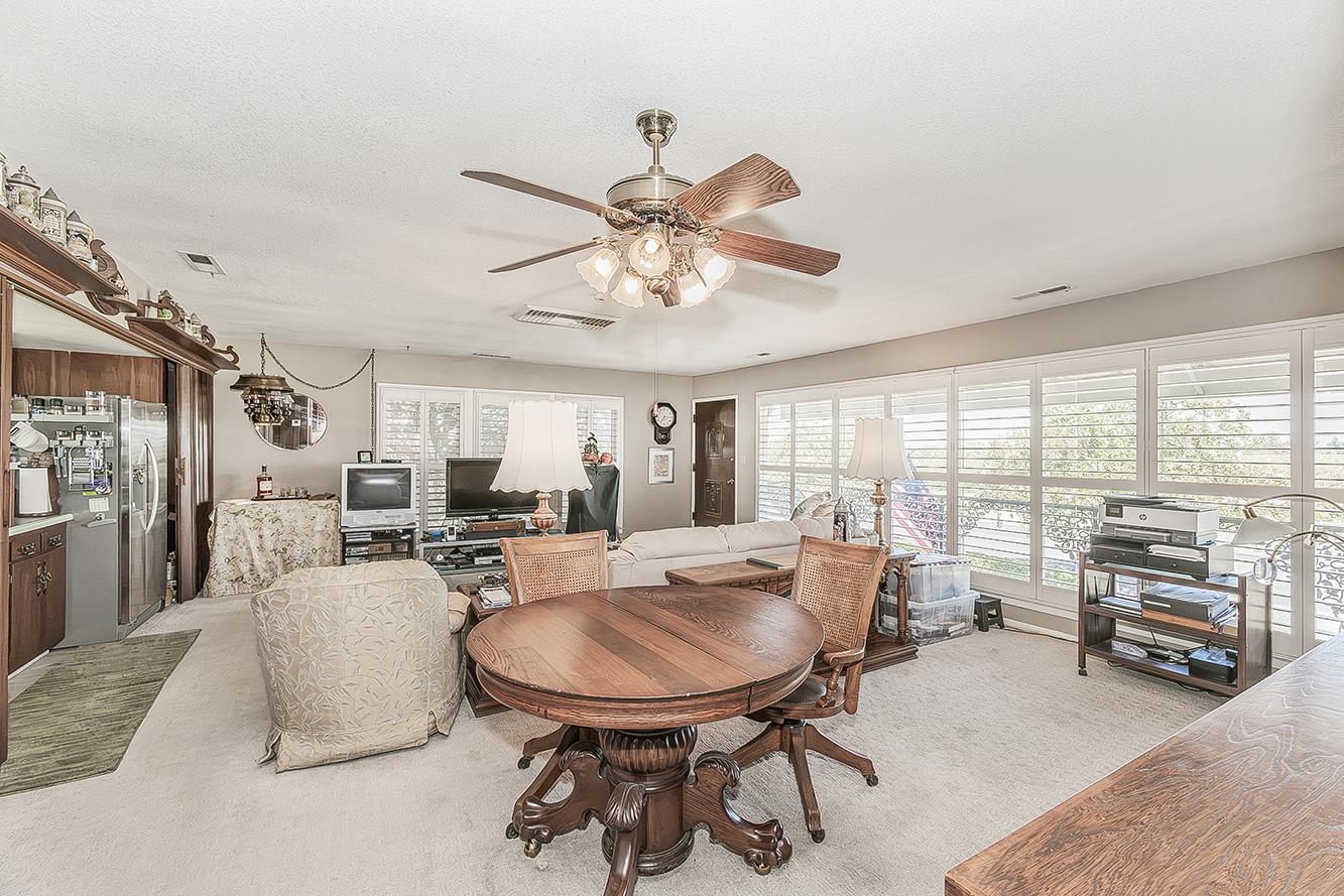 13155 W Shaw Ave, Kerman, CA 93630
