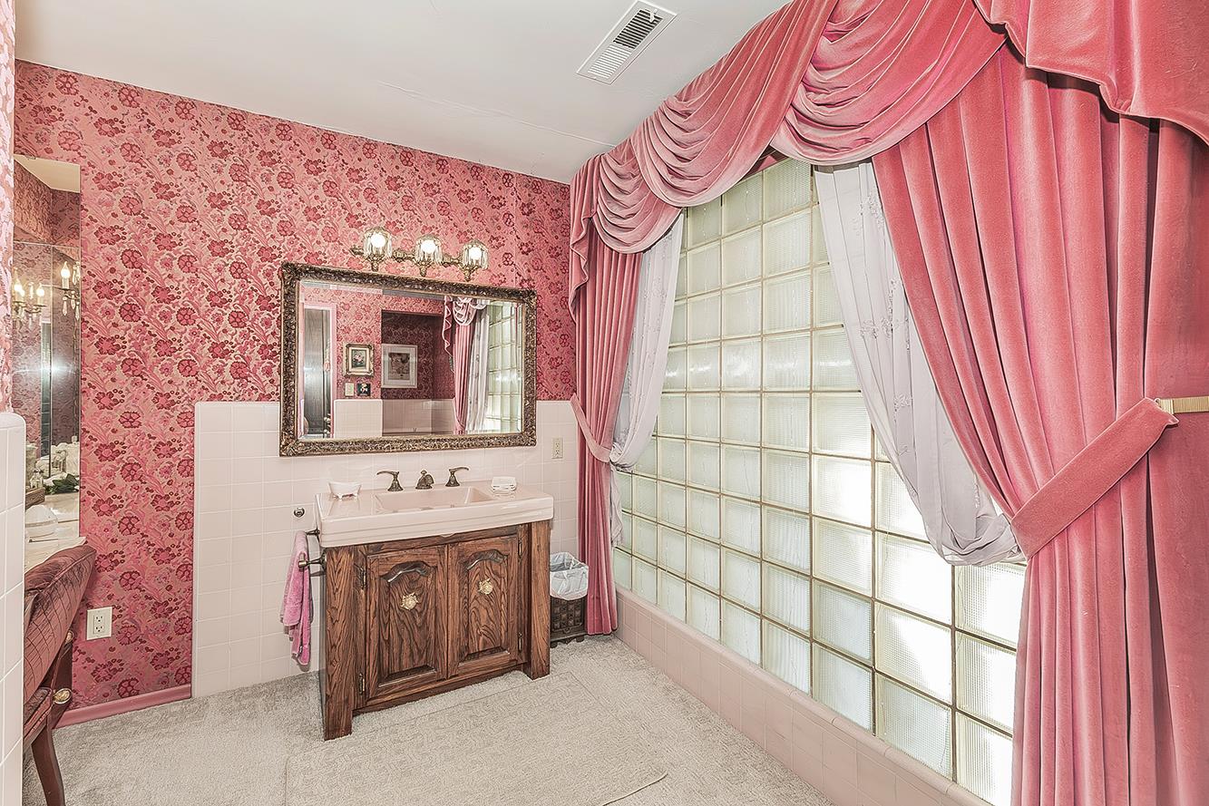 13155 W Shaw Ave, Kerman, CA 93630