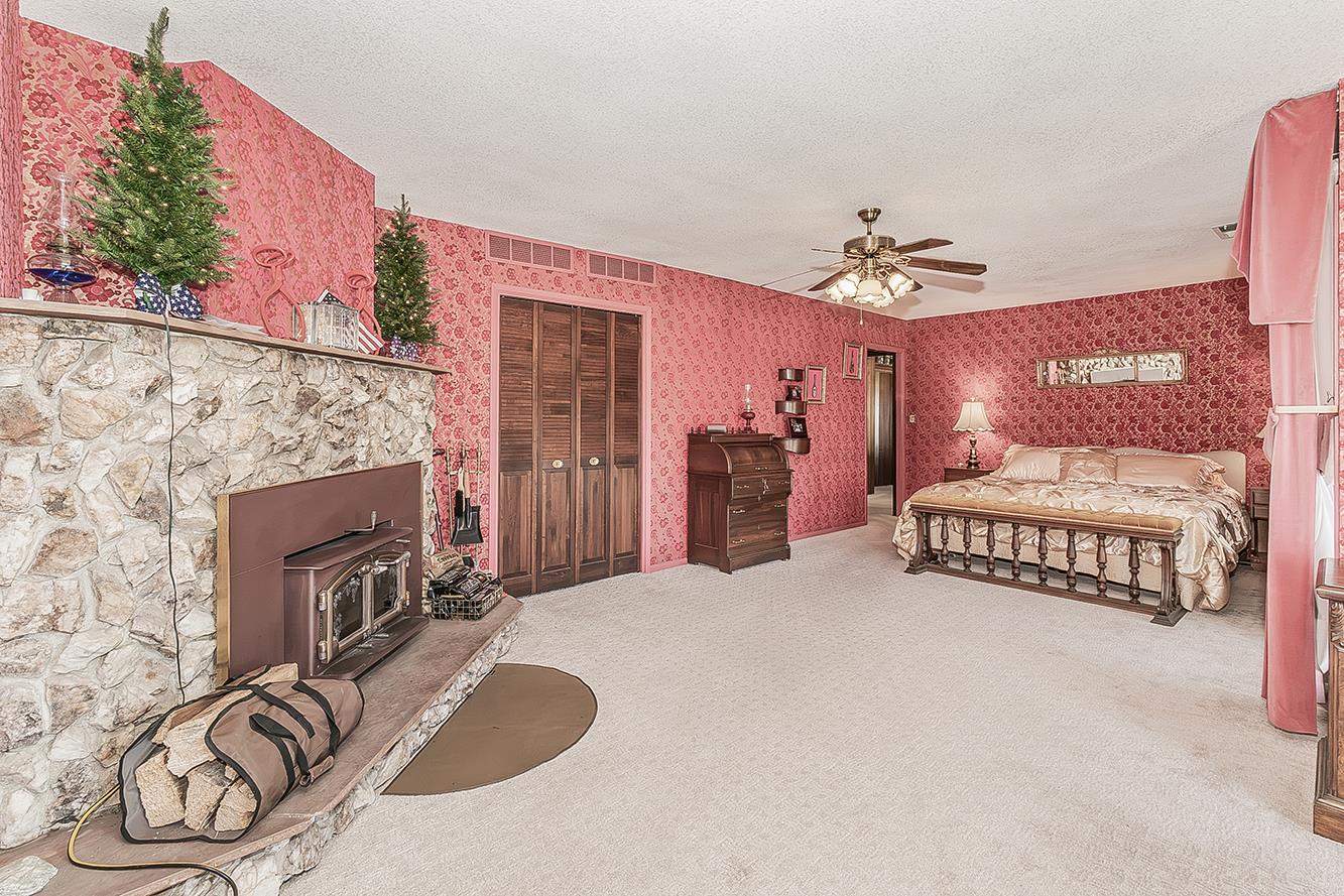 13155 W Shaw Ave, Kerman, CA 93630