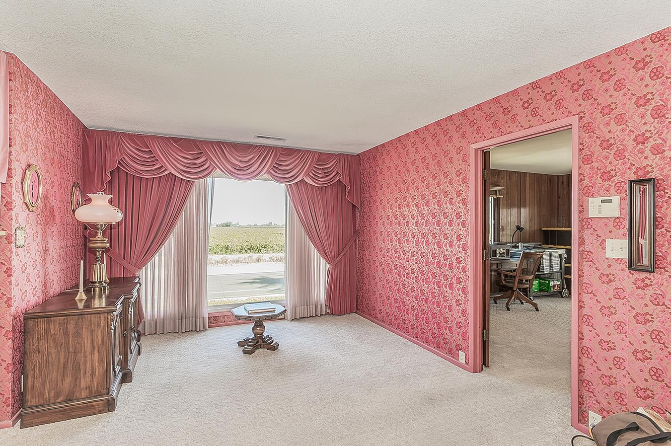 13155 W Shaw Ave, Kerman, CA 93630
