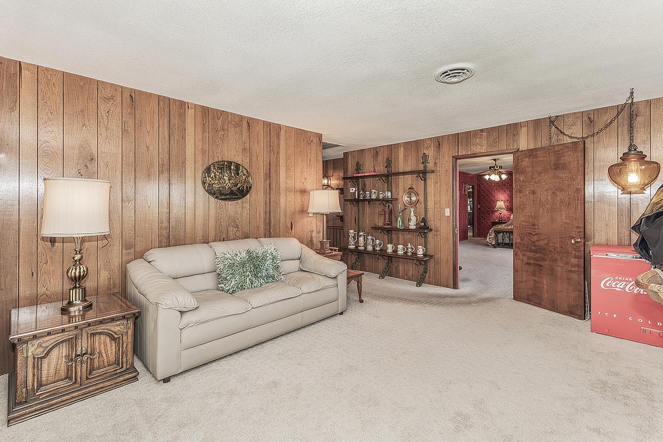 13155 W Shaw Ave, Kerman, CA 93630