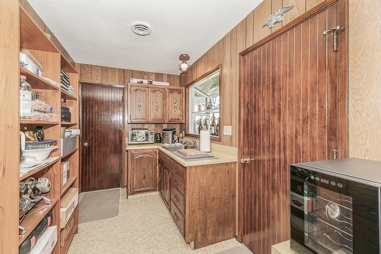 13155 W Shaw Ave, Kerman, CA 93630