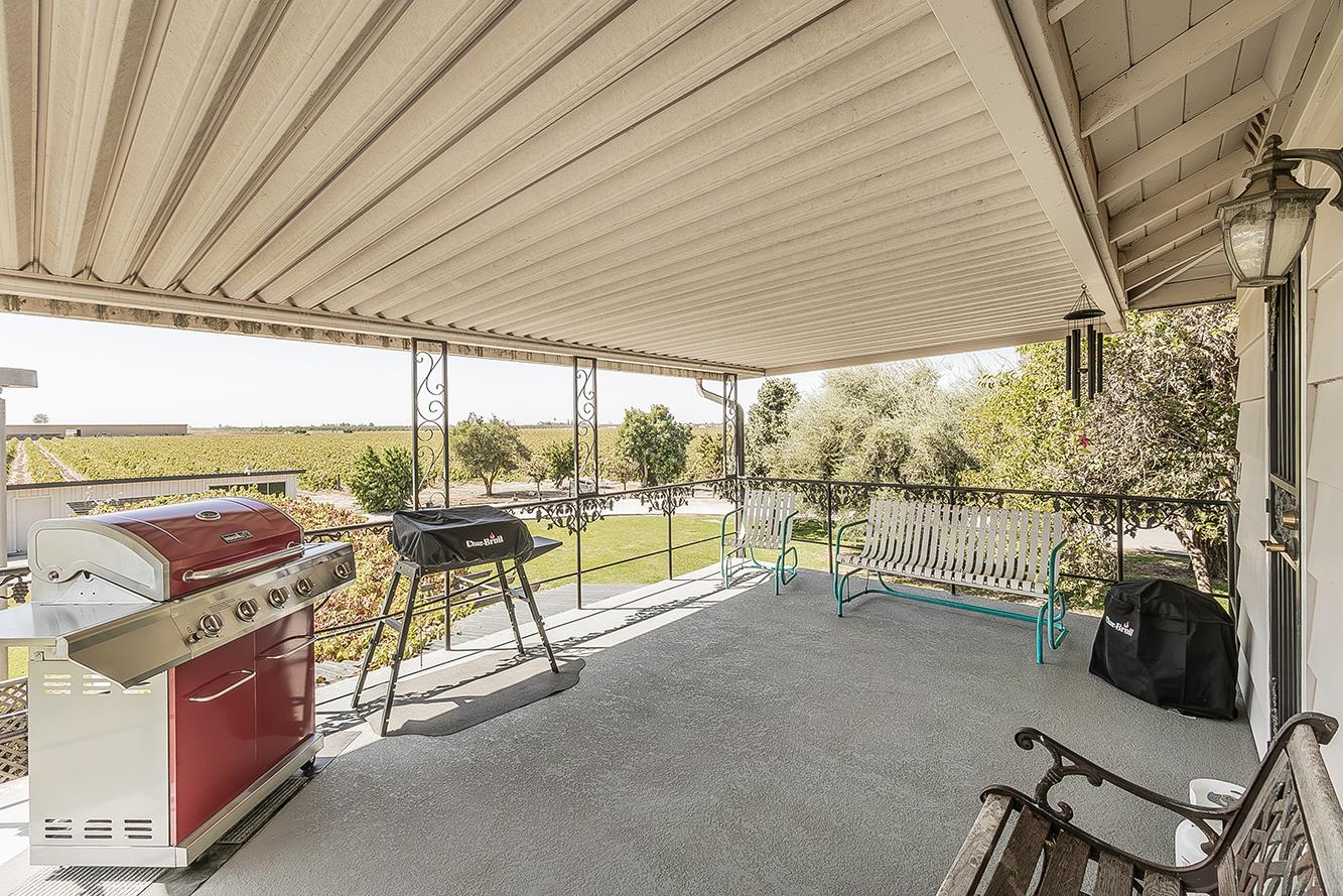 13155 W Shaw Ave, Kerman, CA 93630