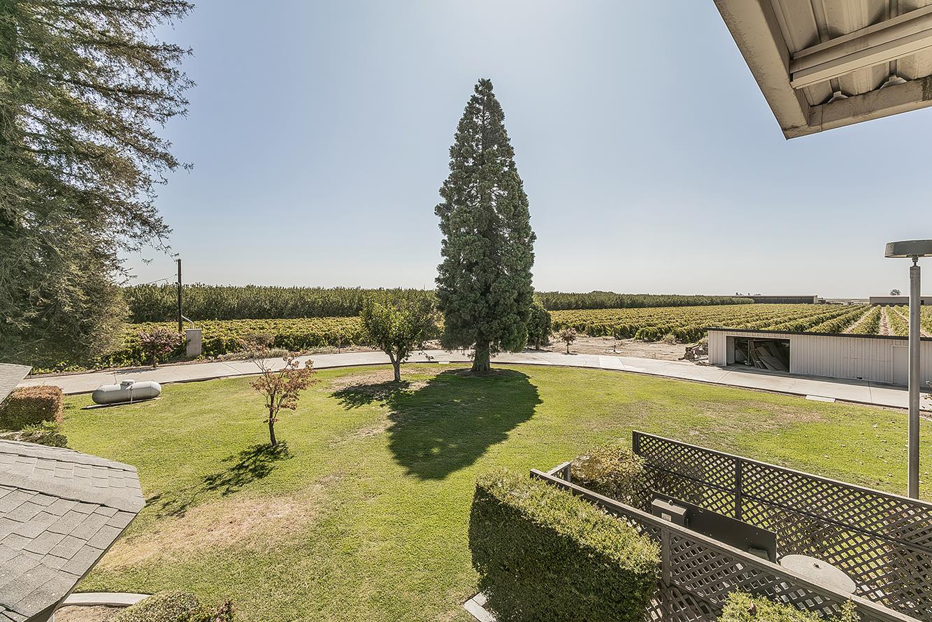 13155 W Shaw Ave, Kerman, CA 93630