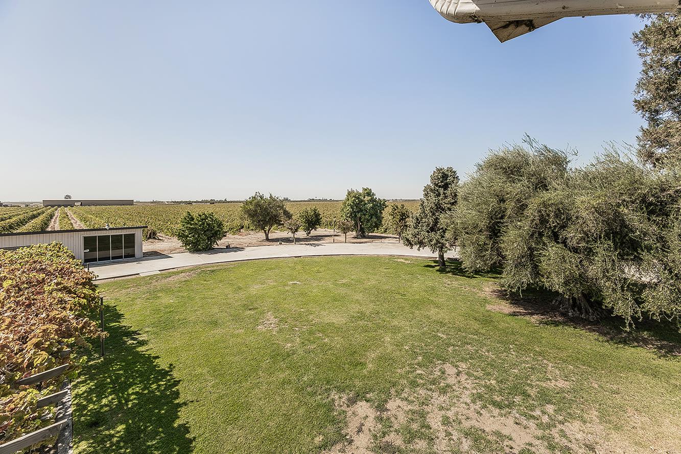 13155 W Shaw Ave, Kerman, CA 93630