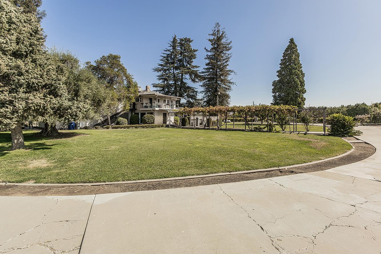 13155 W Shaw Ave, Kerman, CA 93630