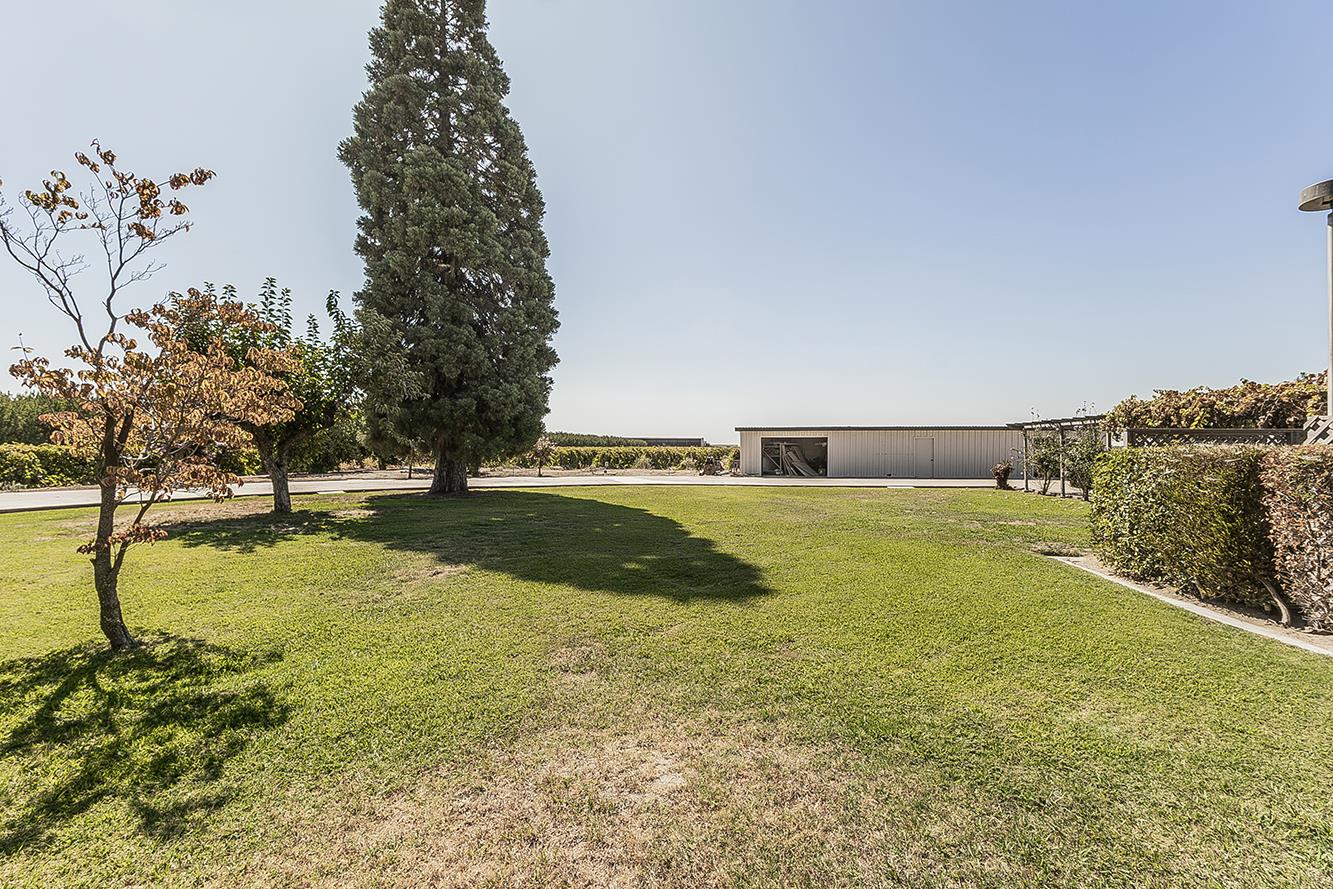 13155 W Shaw Ave, Kerman, CA 93630