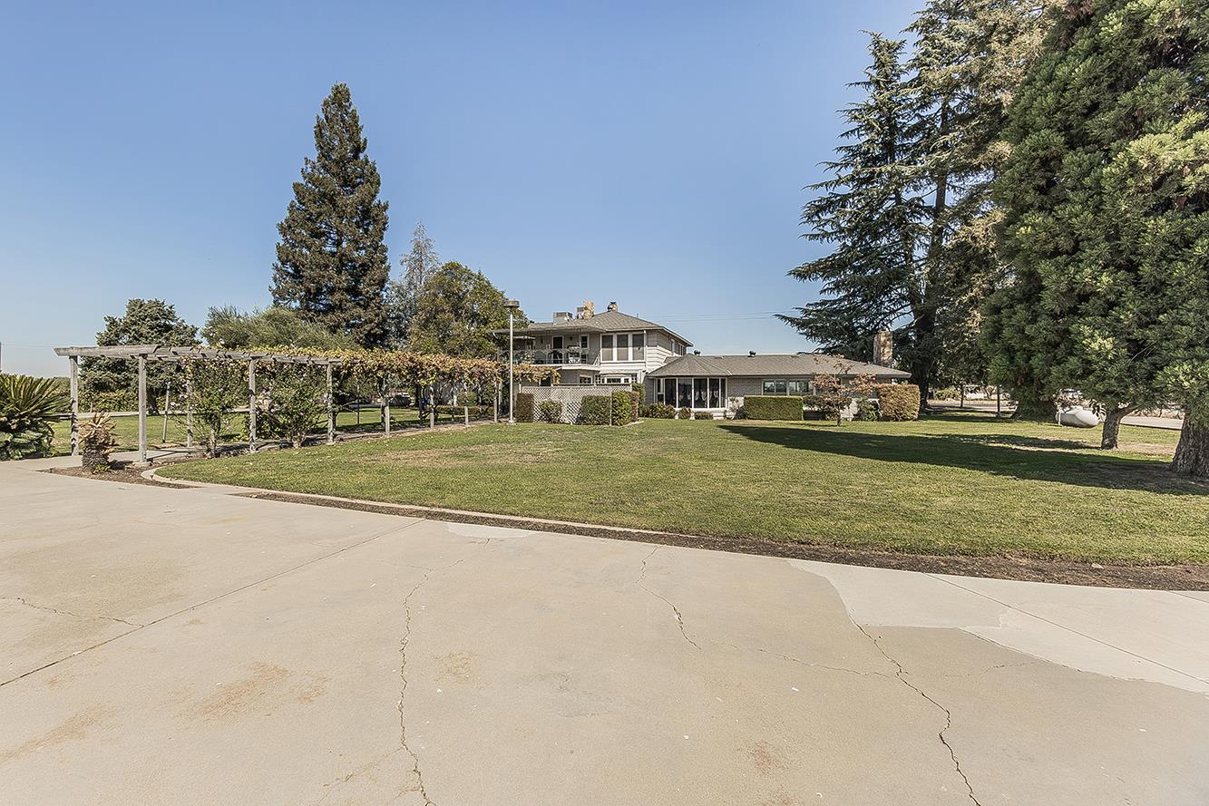 13155 W Shaw Ave, Kerman, CA 93630