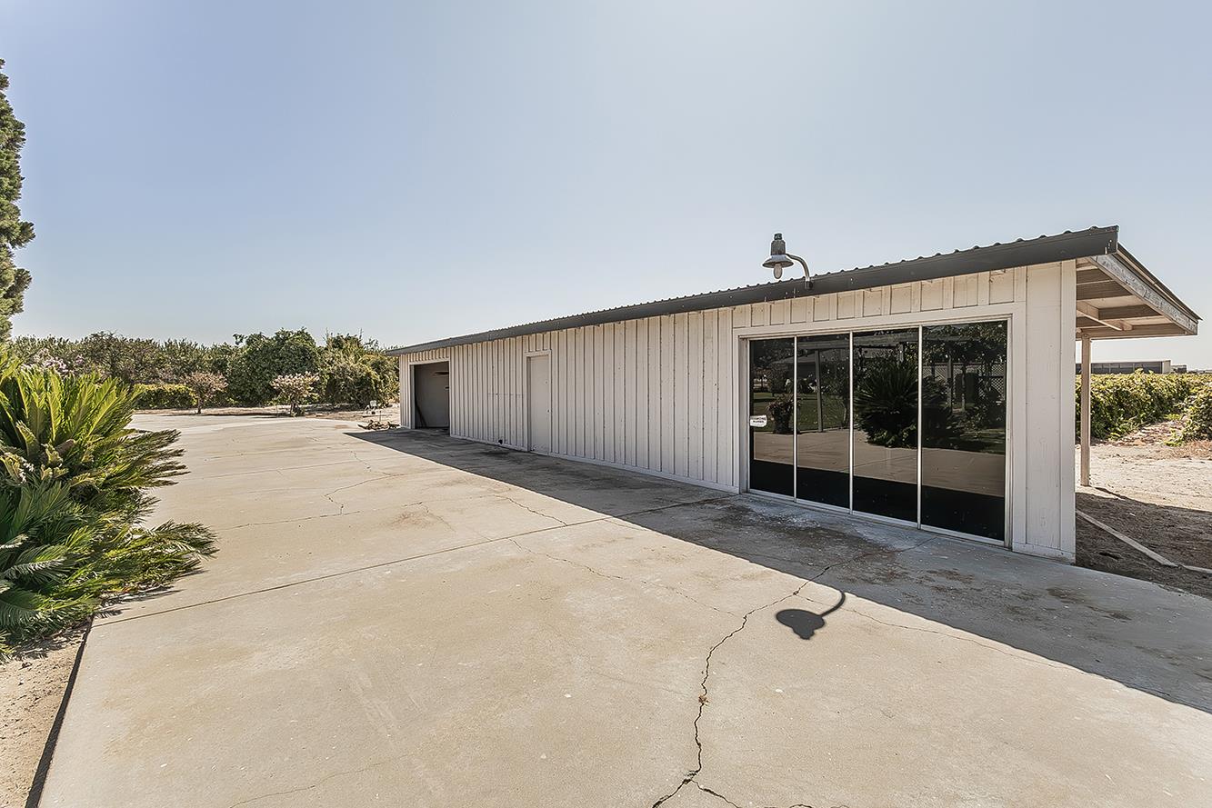 13155 W Shaw Ave, Kerman, CA 93630