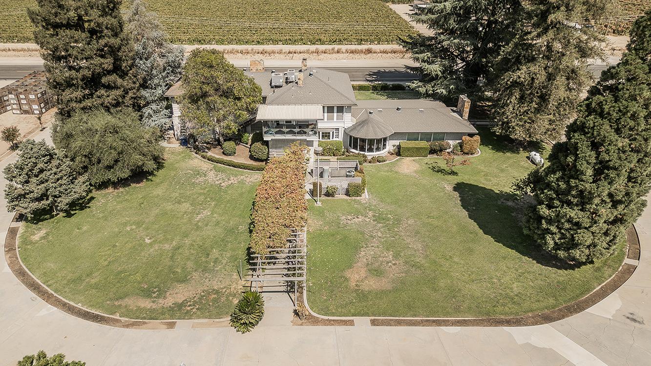 13155 W Shaw Ave, Kerman, CA 93630