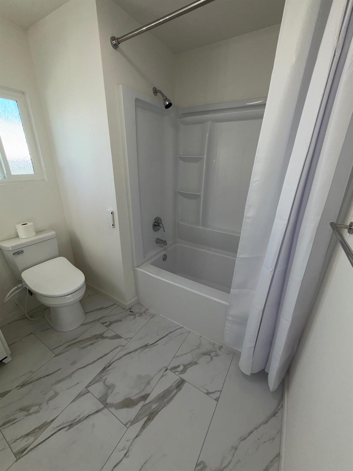 2706 W Ashlan Ave #113, Fresno, CA 93705